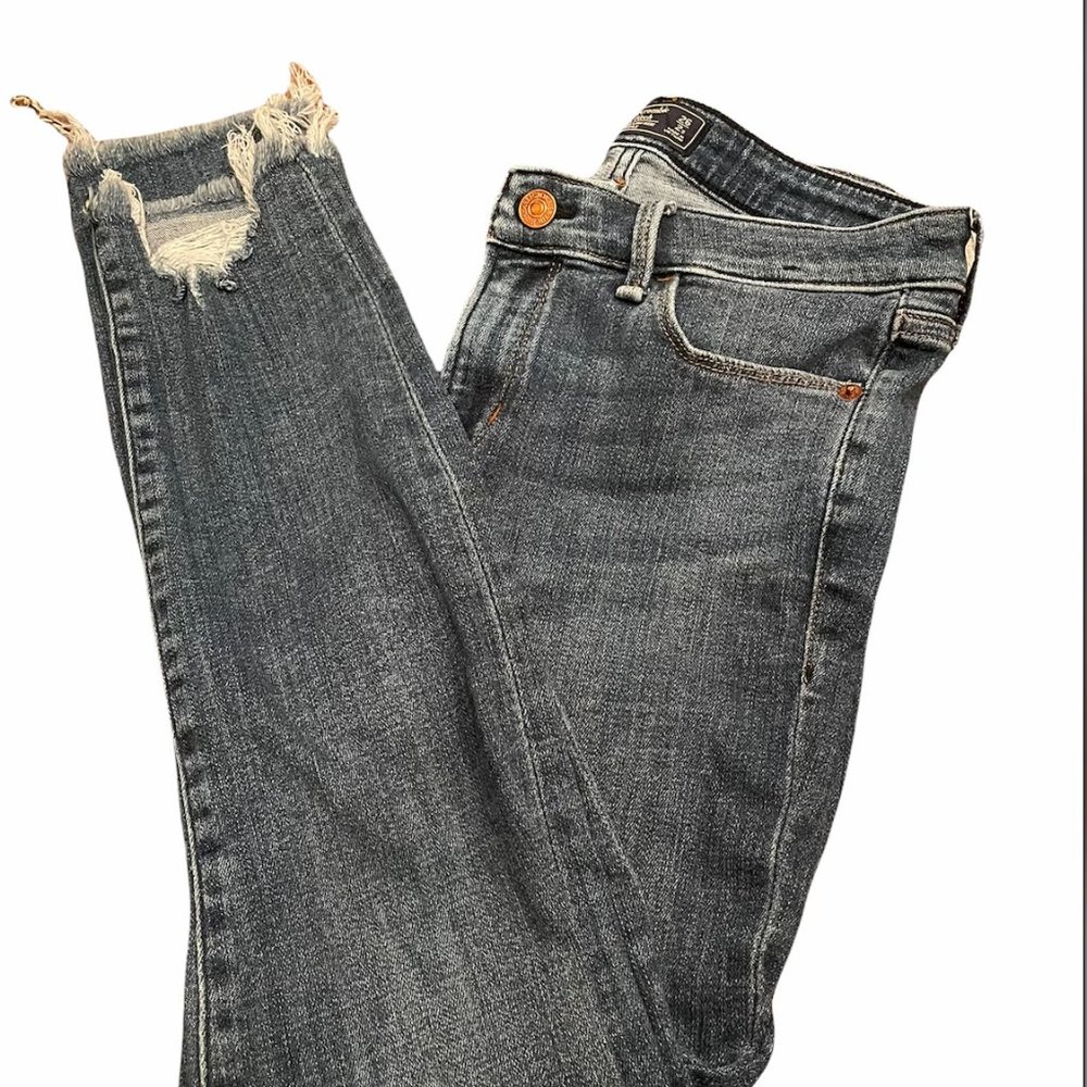 Abercrombie 26 Short Ankle Denim Jeans Frayed Hem